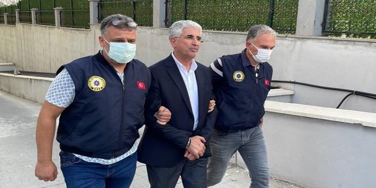 PKK/KCK operasyonunda Mersin belediyesi daire başkanı Bedrettin Gündeş tutuklandı.